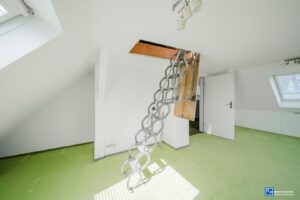 Dachgeschoss - Zugang zum Dachspitz
